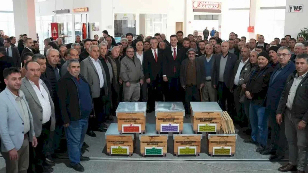 Başkan Zeyrek: “Manisa genelinde 2 bin kovanı üreticilerimize ulaştıracağız”