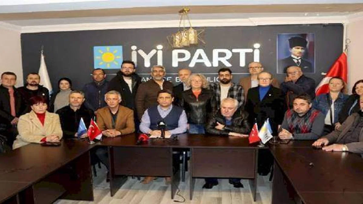 İYİ Parti Keşan İlçe Yönetimi görevinden ayrıldı