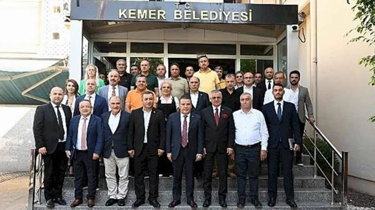 Başkan Böcek Kemer ve Kumluca'yı ziyaret etti