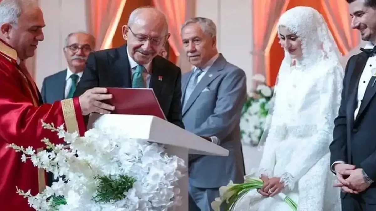 Davutoğlu’nun oğlunun nikâhında siyasetçiler şahitlik yaptı