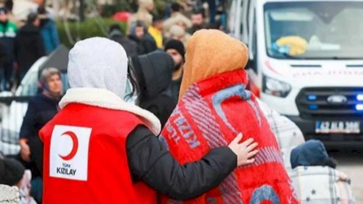 Bursa Kızılay'dan deprem bölgesine yardım sürüyor