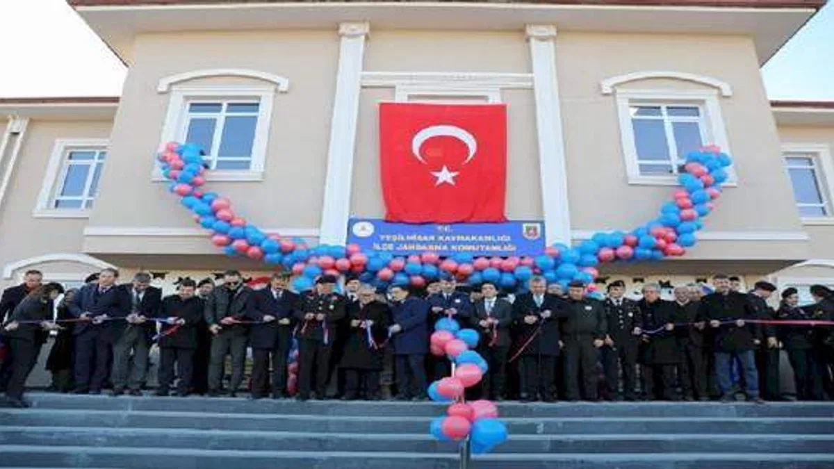 Vali Çiçek'ten Yeşilhisar İlçe Jandarma binası açılışı