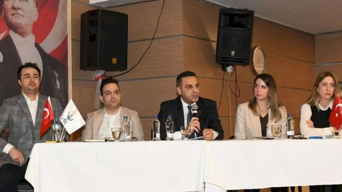 İzmir Çiğli’de revizyon planlar mahalle sakinlerine anlatıldı