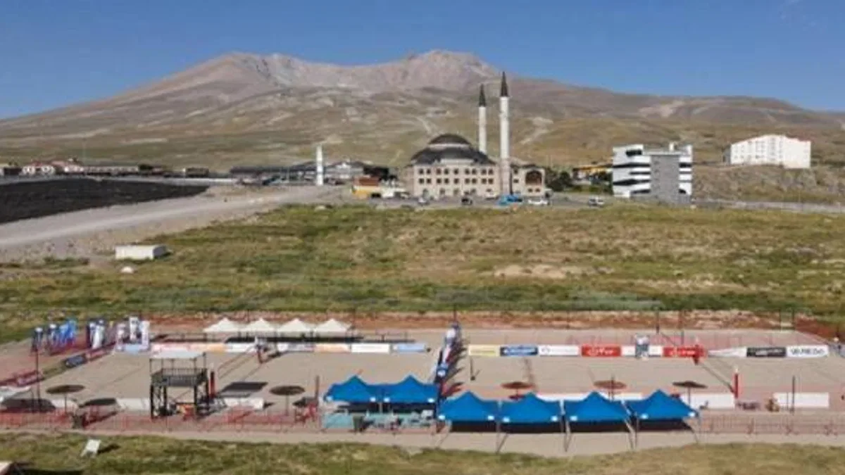 Kayseri Erciyes'te plaj voleyboluna geri sayım
