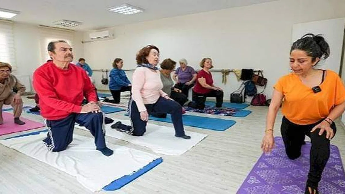 Gaziemir'in çınarlarına yogayla gençlik aşısı