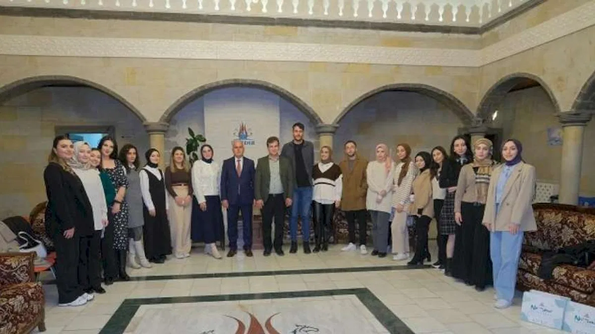 Mehmet Savran'dan Nevşehirli gönüllü gençlere tebrik