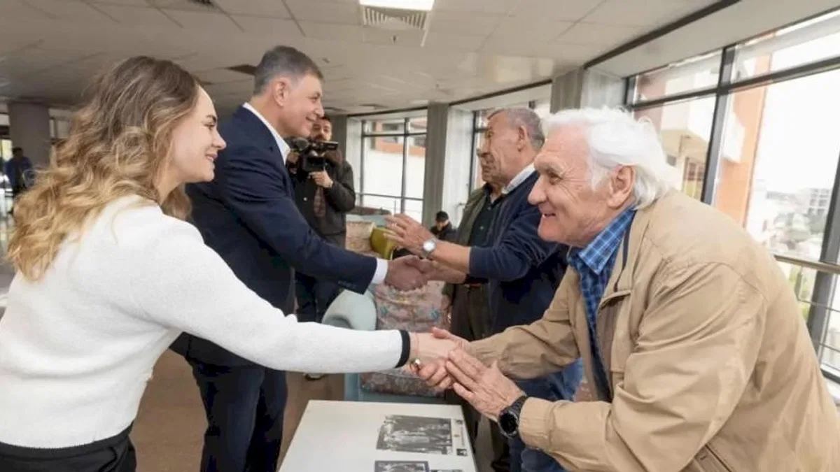 Başkan Tugay İzmir'de huzurevi sakinleriyle bayramlaştı