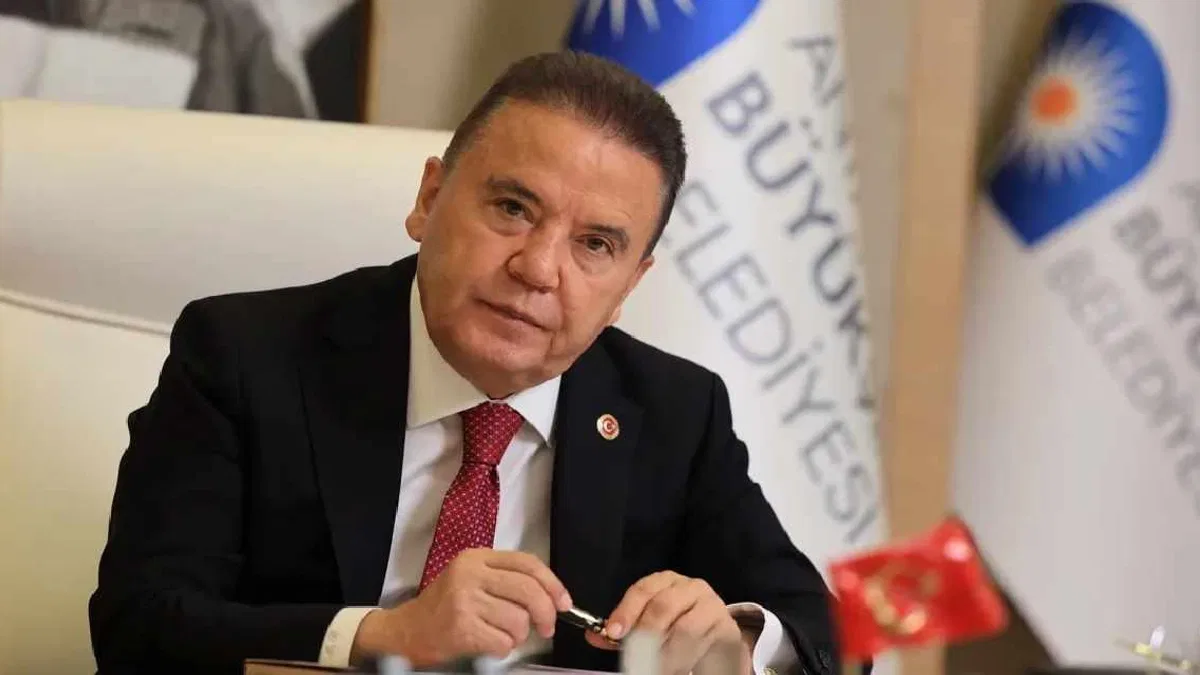 Muhittin Böcek'ten dikkat çeken mesaj: Vefasız menfaatçileri unutmayacağız