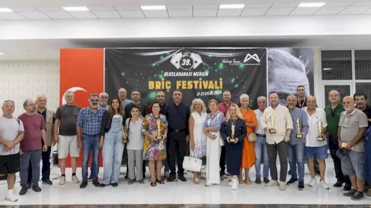 Briç tutkunları Mersin’de yarıştı