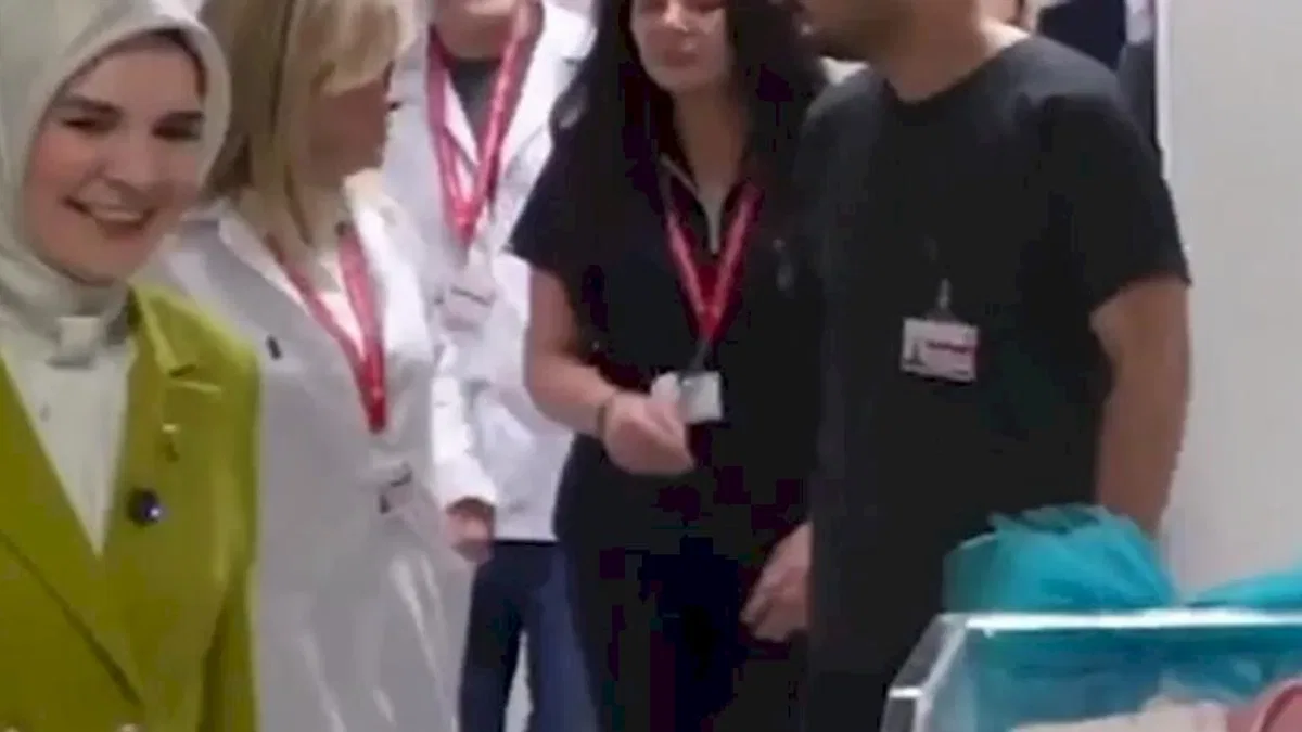 Bakan Göktaş'tan doğum yapan annelere 'yeni yıl' ziyareti