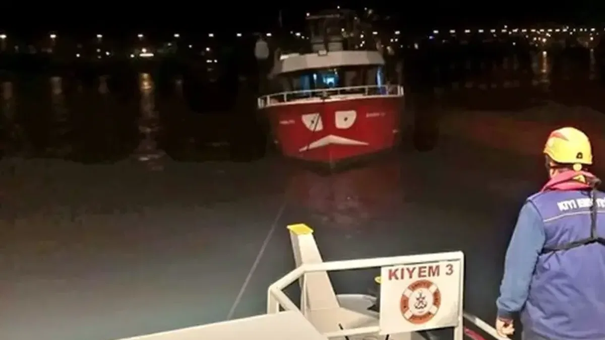 Kocaeli açıklarında sürüklenen tekne kurtarıldı