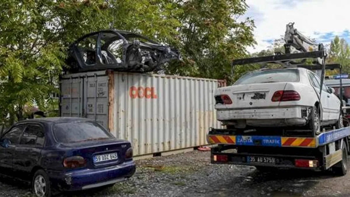İzmir'de hurda araçlar ekonomiye kazandırılıyor