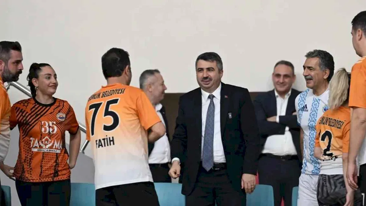 Başkan Yılmaz Belediyeler Arası Voleybol Dostluk Turnuvası'nı izledi