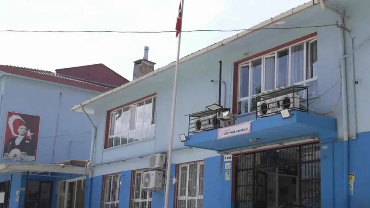 İzmir’in okullarına Büyükşehir eli