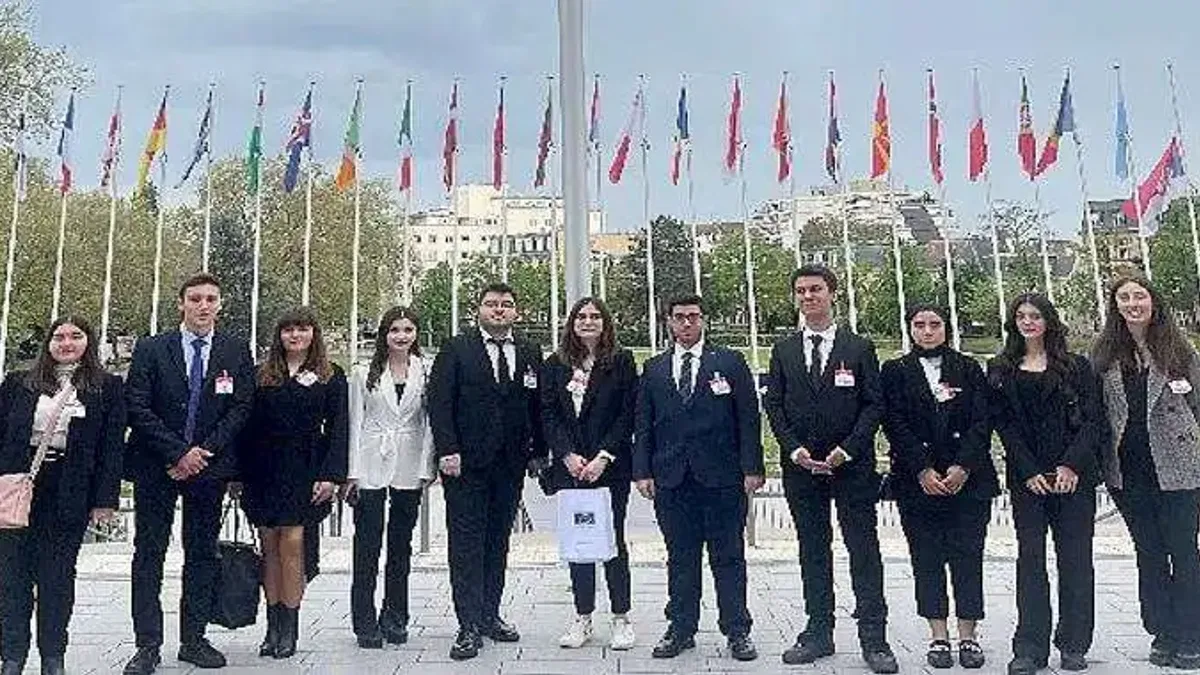 Yeditepe Üniversitesi Öğrencilerinden Avrupa'ya Diplomasi Ziyareti