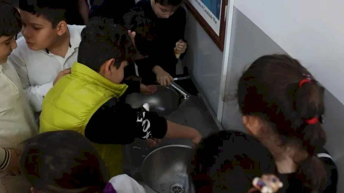 İstanbul Bakırköy'de devlet okullarına su arıtma cihazı