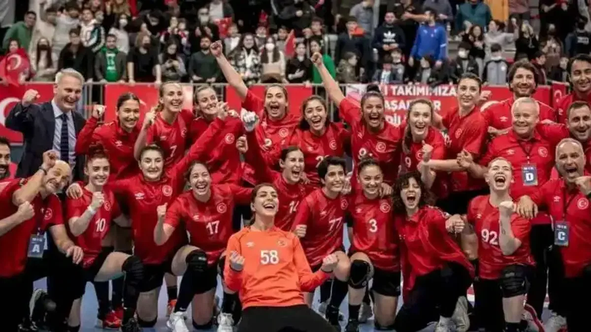 Prontotour, 'Kadın Hentbol Milli'lerin resmi sponsoru oldu