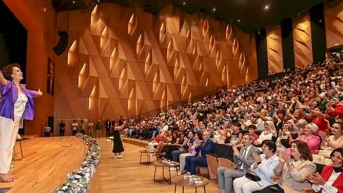 Usta Oyuncu Hülya Koçyiğit Denizlili kadınlarla buluştu