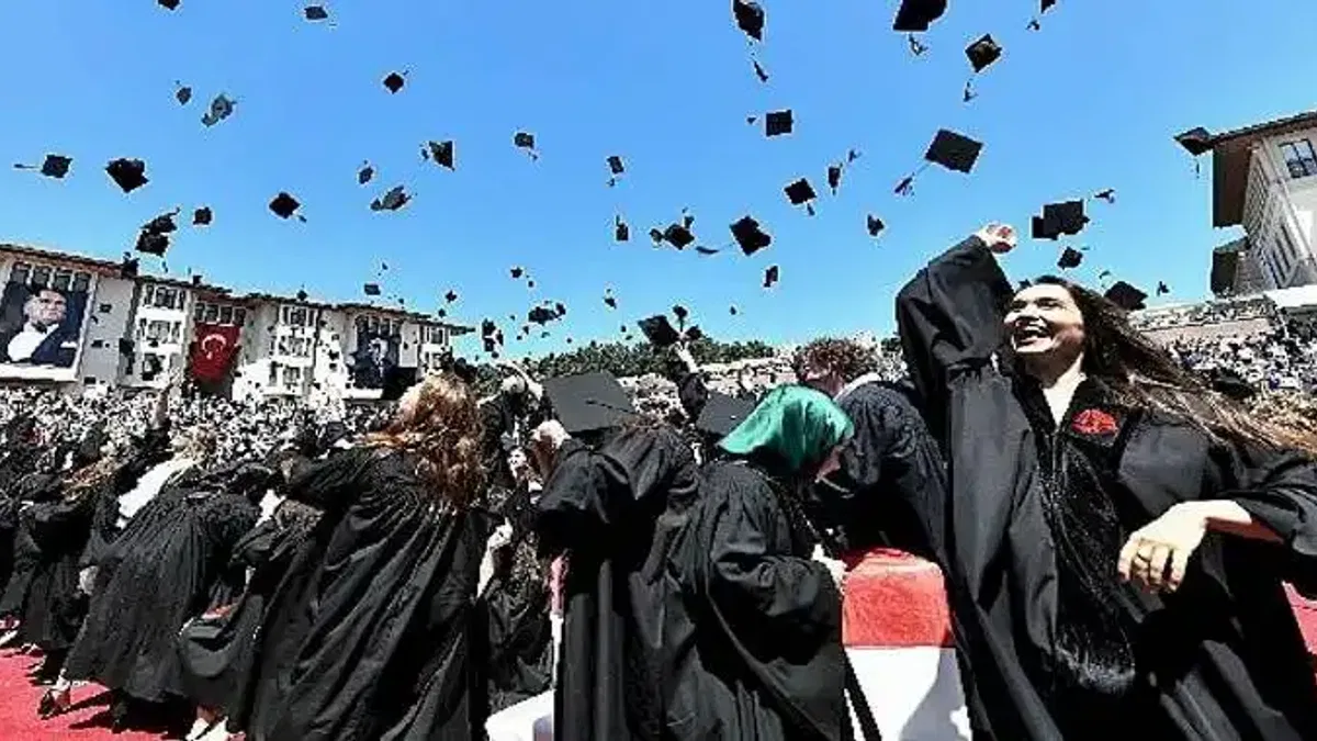 Koç Üniversitesi 29'uncu Dönem Mezunlarını Verdi