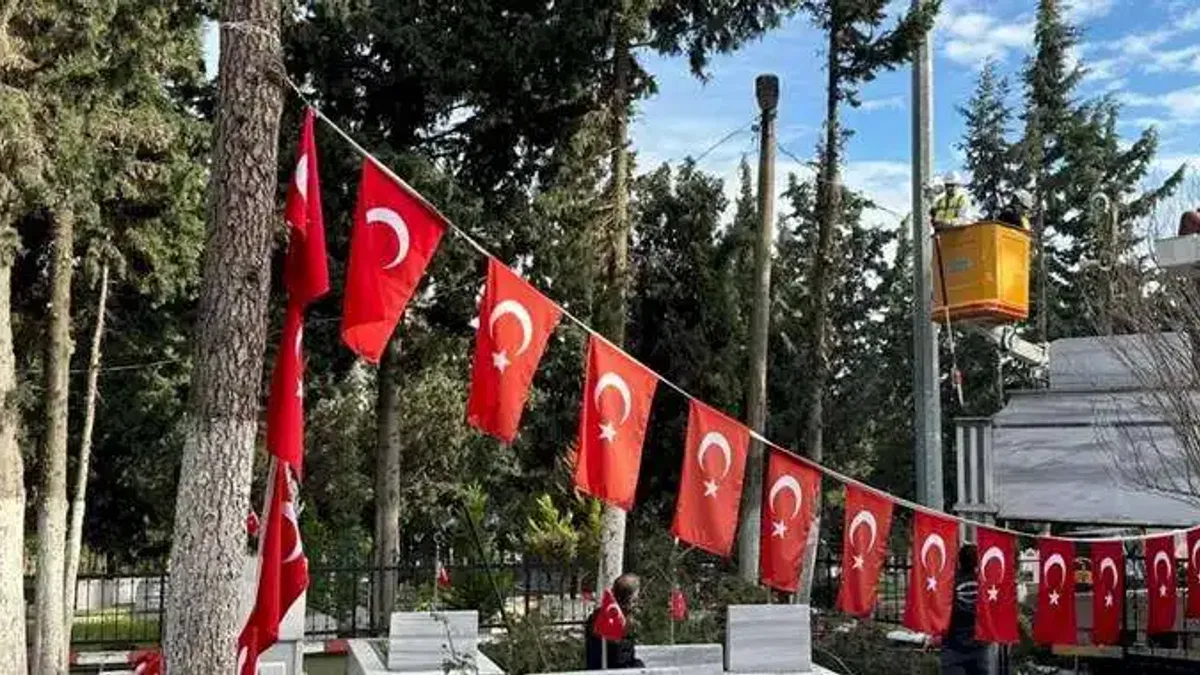 Kocaeli Gebze Şehitliği’nde kapsamlı bakım ve peyzaj çalışması