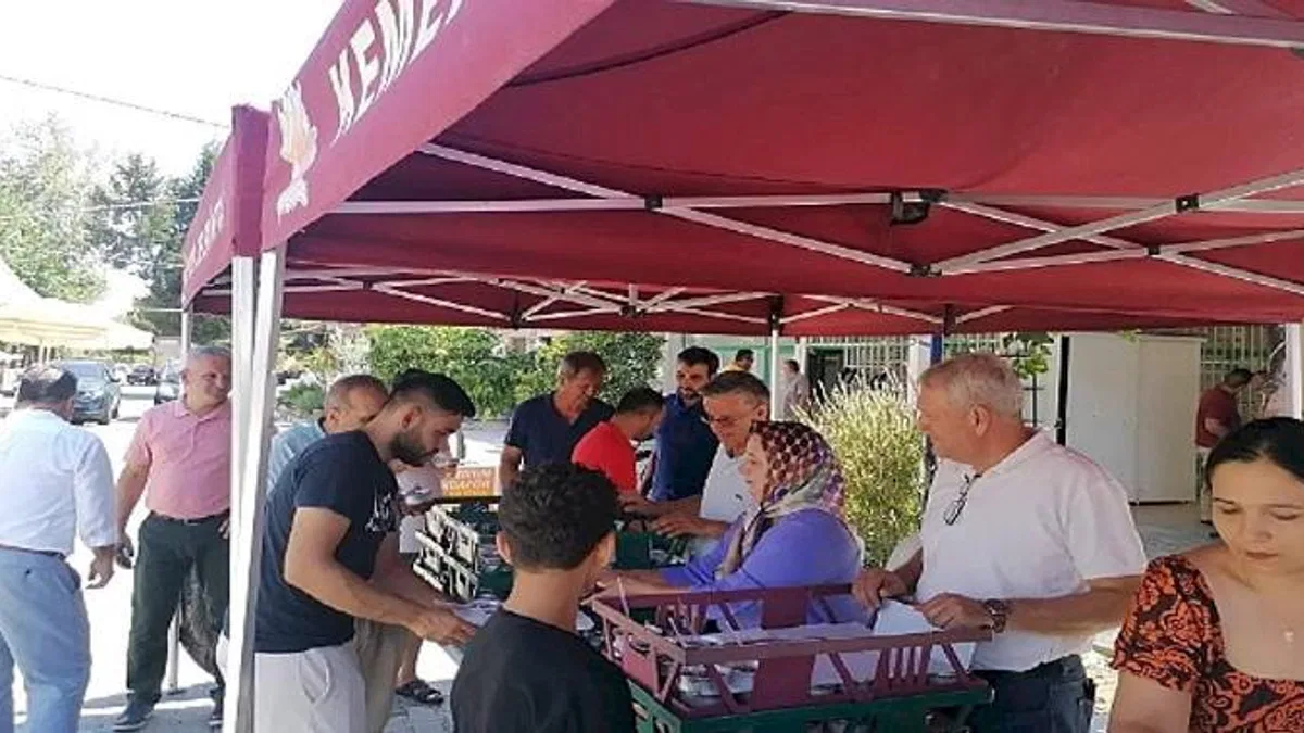 Başkan Topaloğlu'ndan vatandaşlara aşure ikramı
