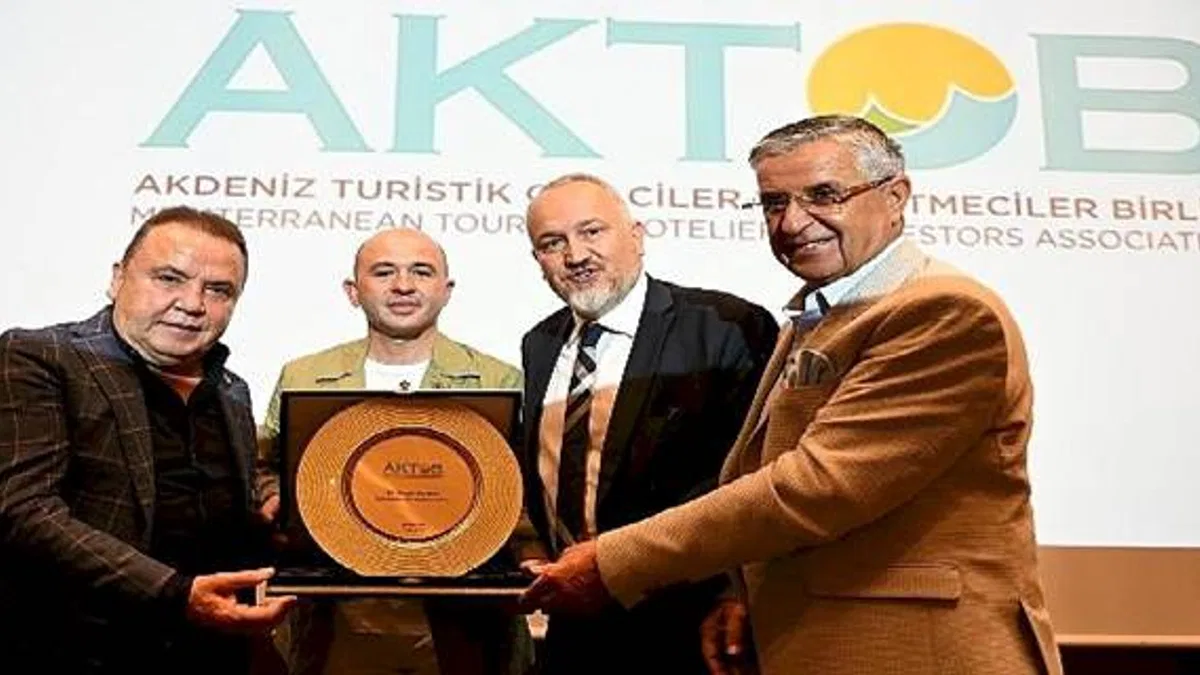 Başkan Böcek Kemer'de