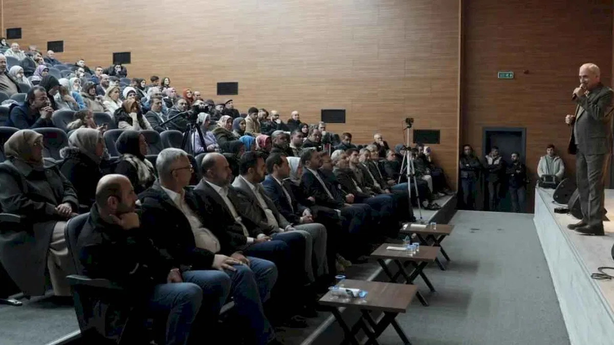 Konya'da şehir konferansları sürüyor