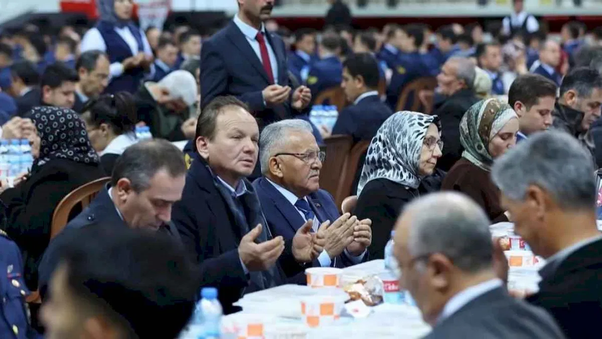 Kayseri protokolü şehitleri unutmadı