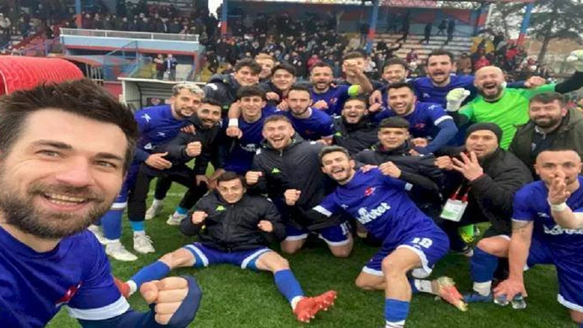 Mustafakemalpaşaspor şampiyonluğu ilan etti