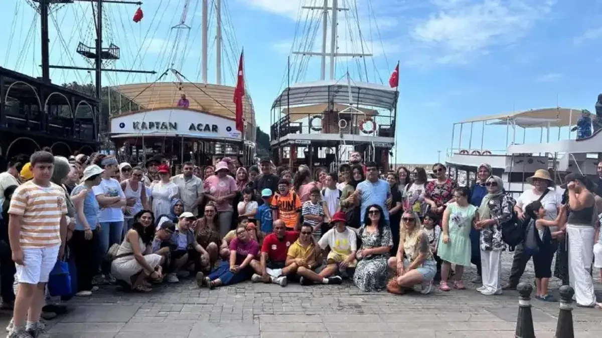 Antalya Muratpaşa'da özel gereksinimli bireyler Akdeniz’e açıldı