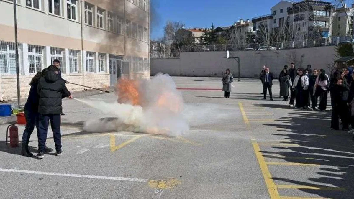 Ankara’da öğrencilere afet ve yangın eğitimi