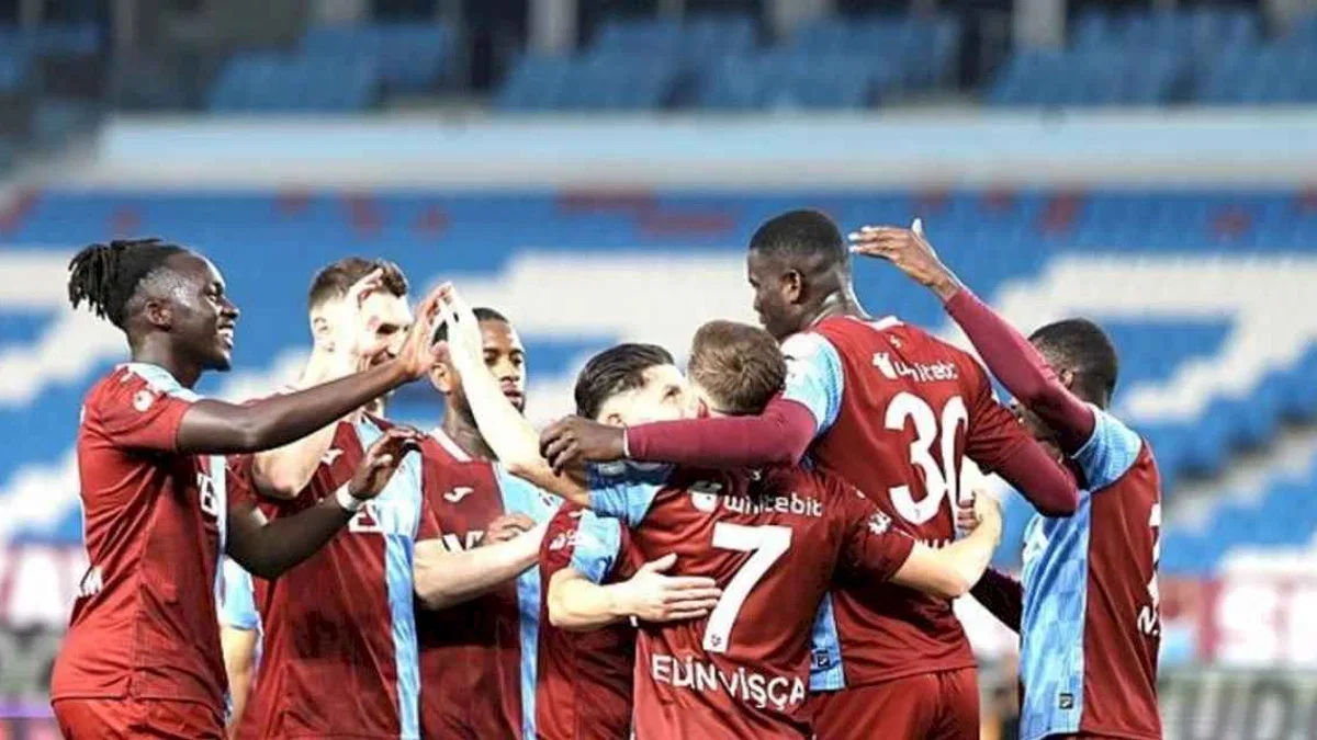 Trabzonspor 3 - 0 İstanbulspor (Maç Sonucu) Trabzon evinde rahat kazandı!