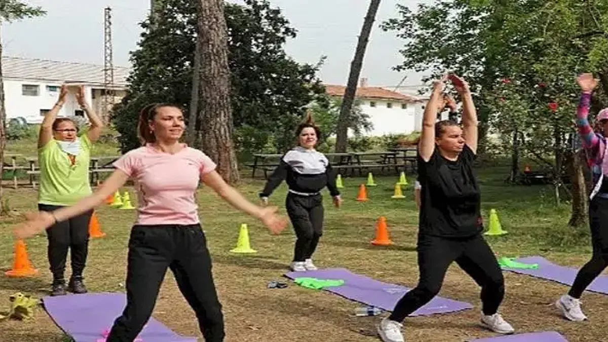 Anne ve çocuklar Zeytinpark'ta spor yaptı