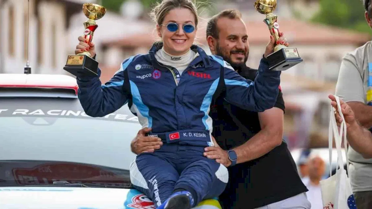 Engelli kadın ralliciden çifte podyum