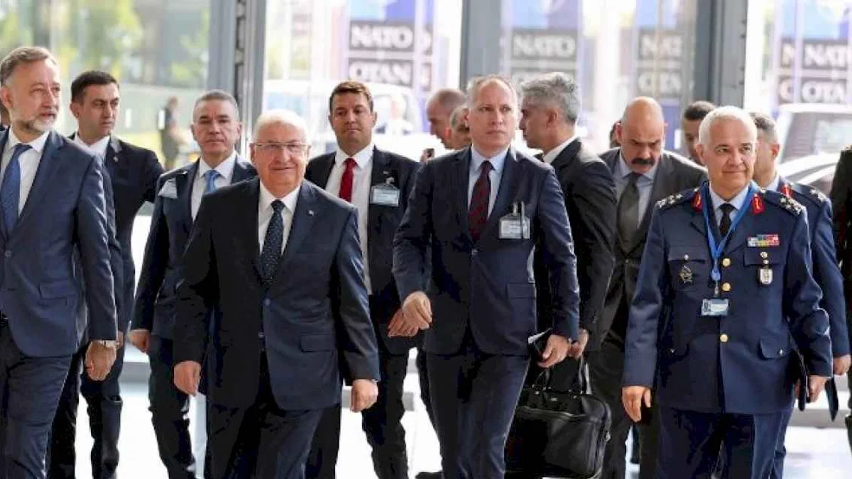 Bakan Güler NATO Karargâhı'nda...