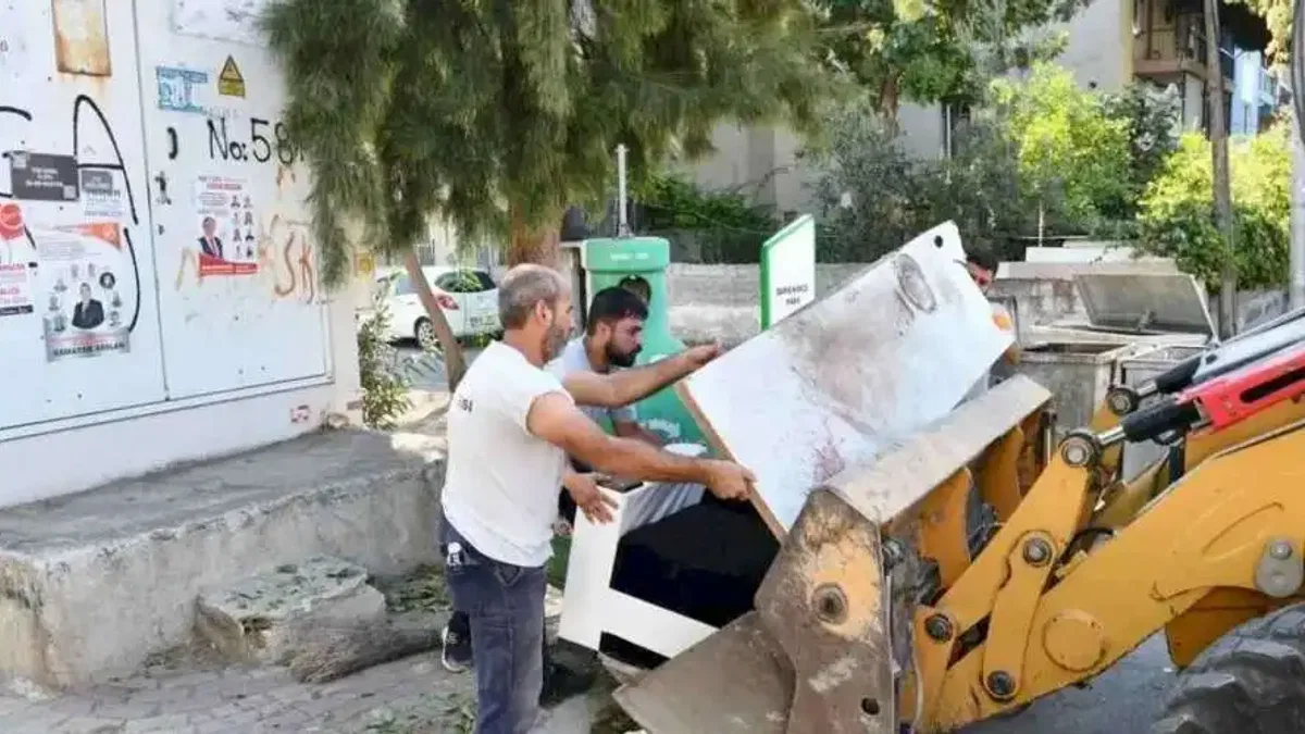 İzmir Çiğli’de moloza kararlı müdahale