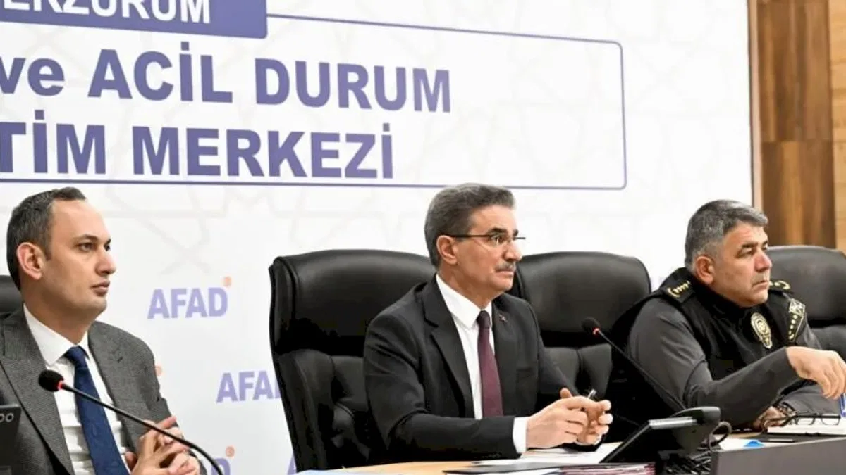 Erzurum’da yoğun kar: Bin 167 mahalle yolu kapalı