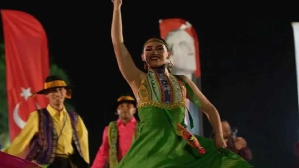 Denizli’de Uluslararası Halk Dansları Festivali coşkusu