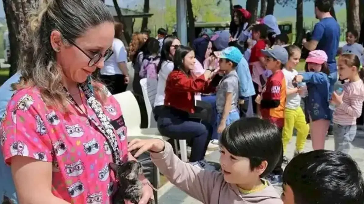 Bursa'da çocuklara hayvan sevgisi aşılandı