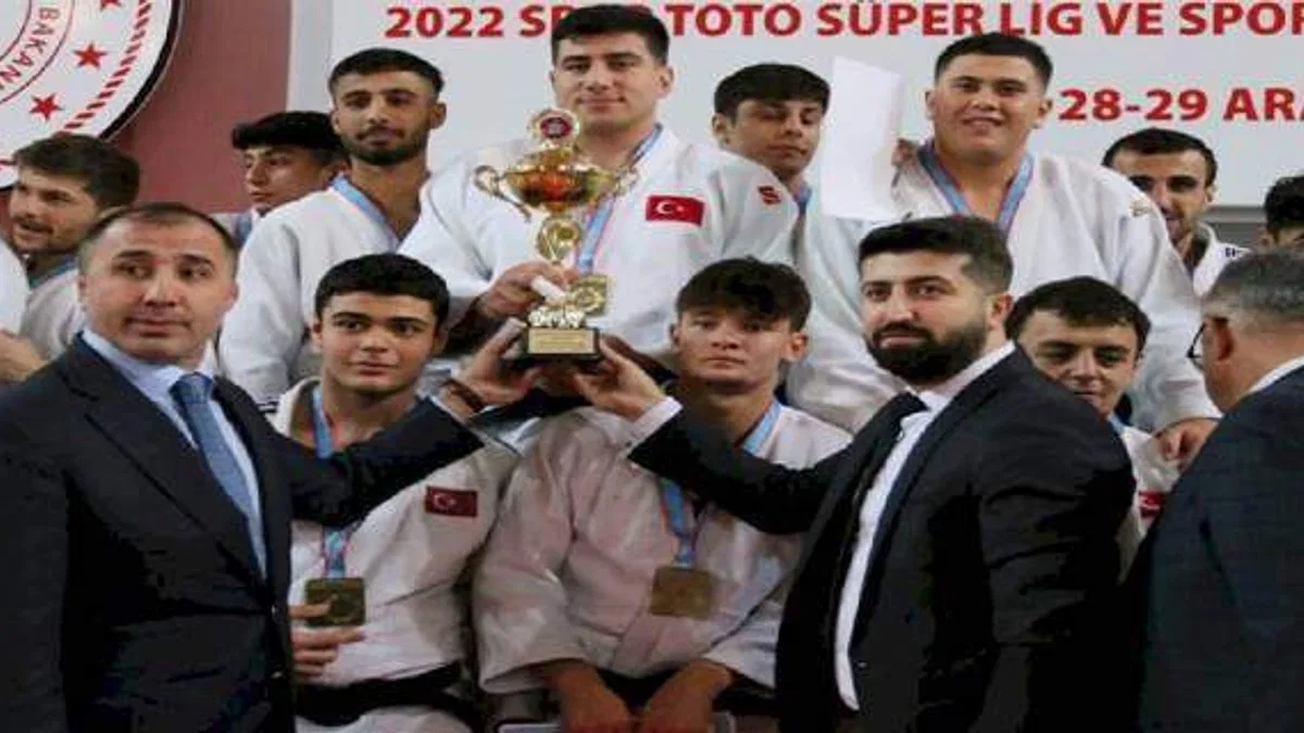 Kağıtspor, judoda süper lige yükseldi