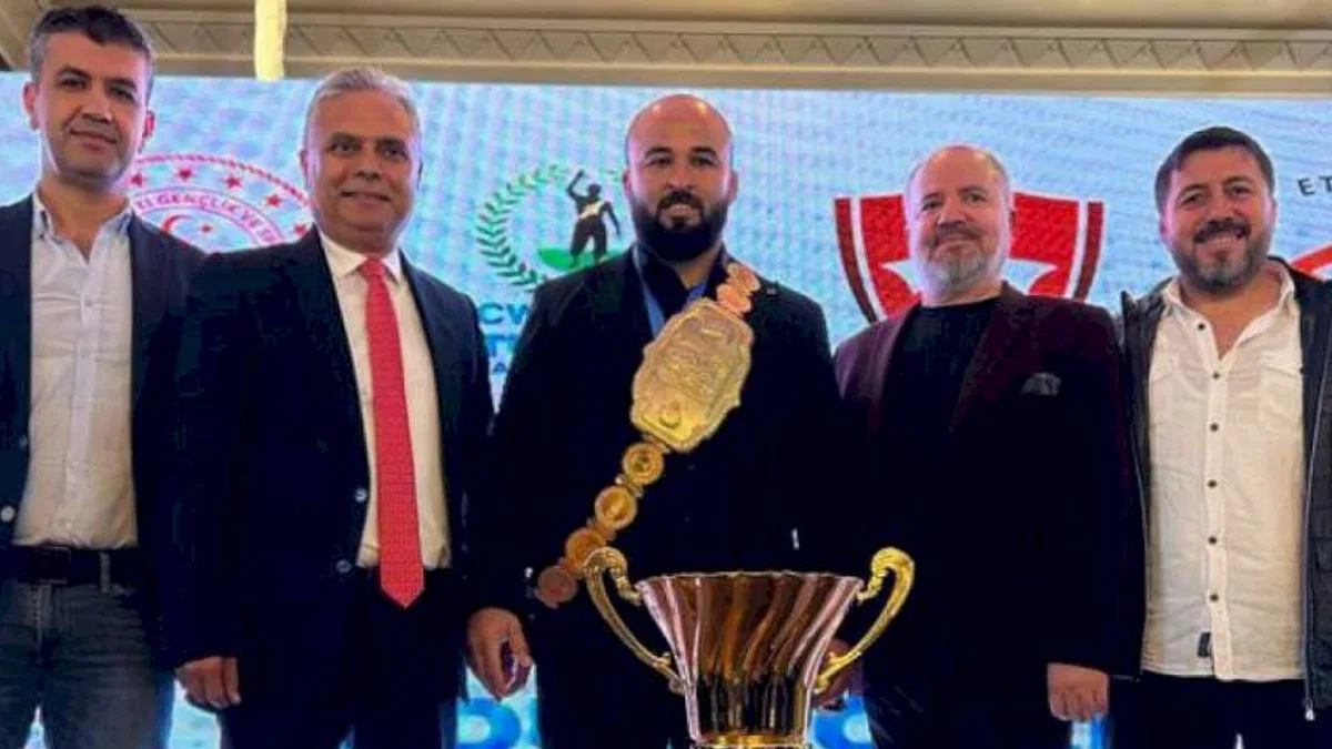 Paşa'nın Aslanı'nın kupa töreninde yalnız bırakmadı