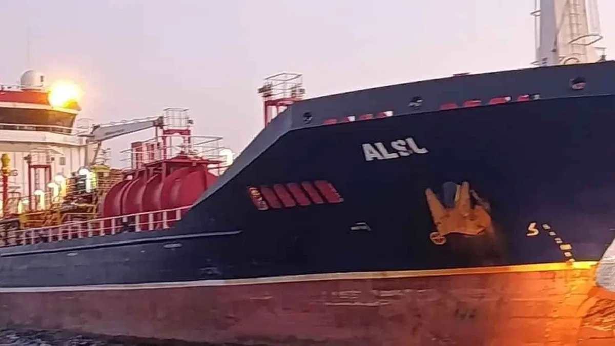 Marmara Denizi’nde iki ticari gemi çarpıştı!