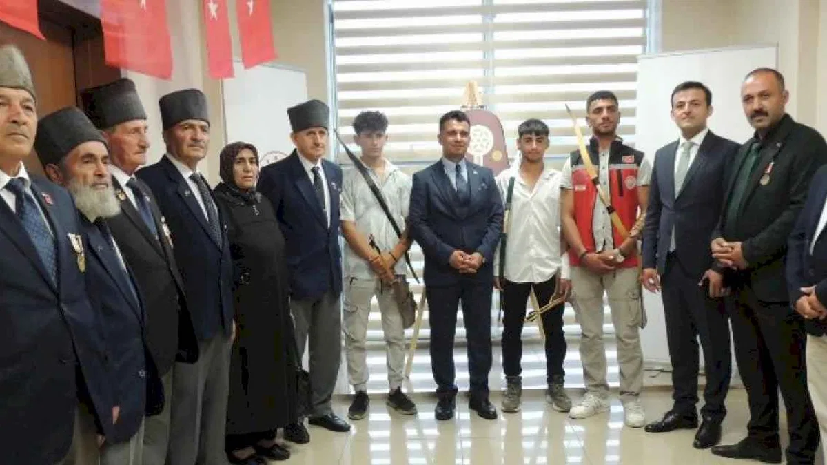 Devlet korumasındaki çocuklar “Demokrasi Nöbeti”tuttu