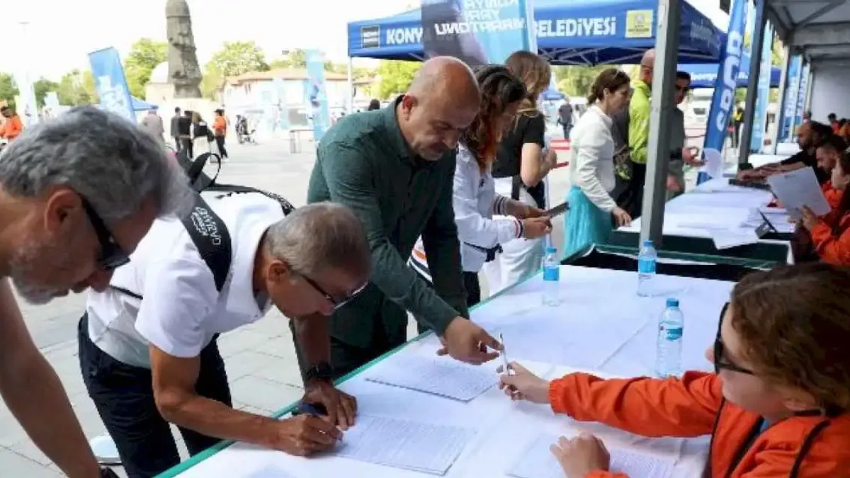 3. Uluslararası Konya Yarı Maratonu için kit dağıtımı yapılıyor