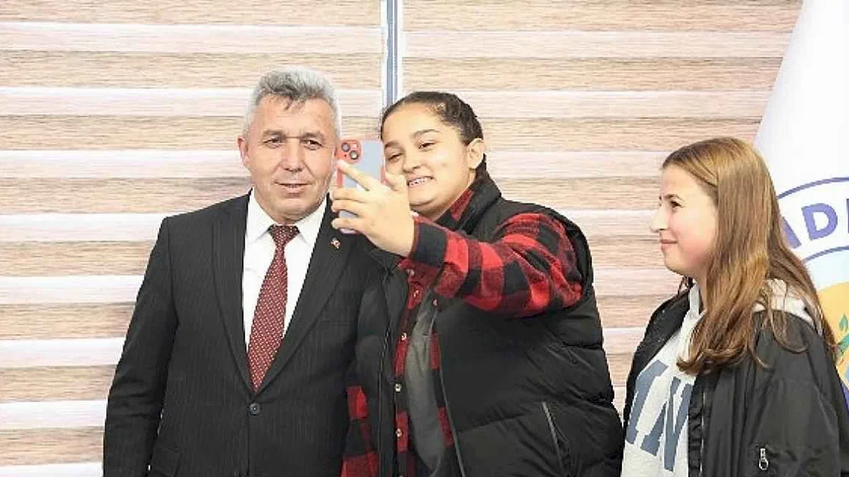 Öğrencilerinden Başkan Ölmez'e Ziyaret
