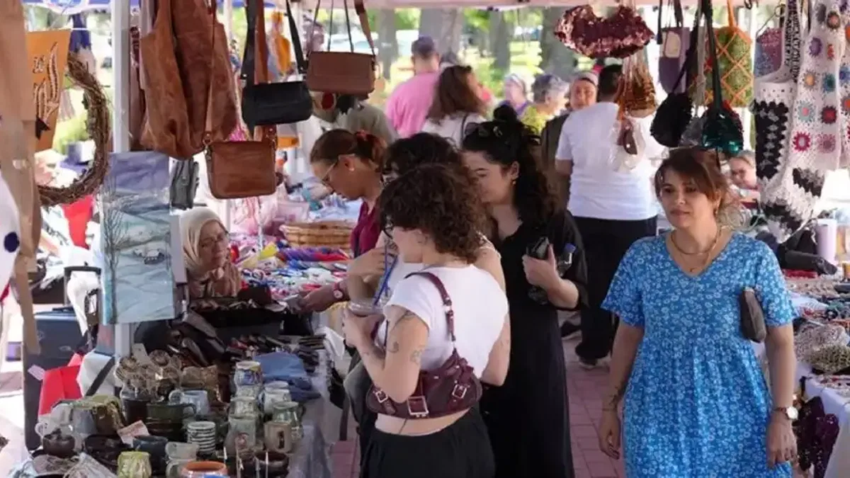 İstanbul Maltepe’de “Babalar Günü El Emeği Pazar”ına büyük ilgi