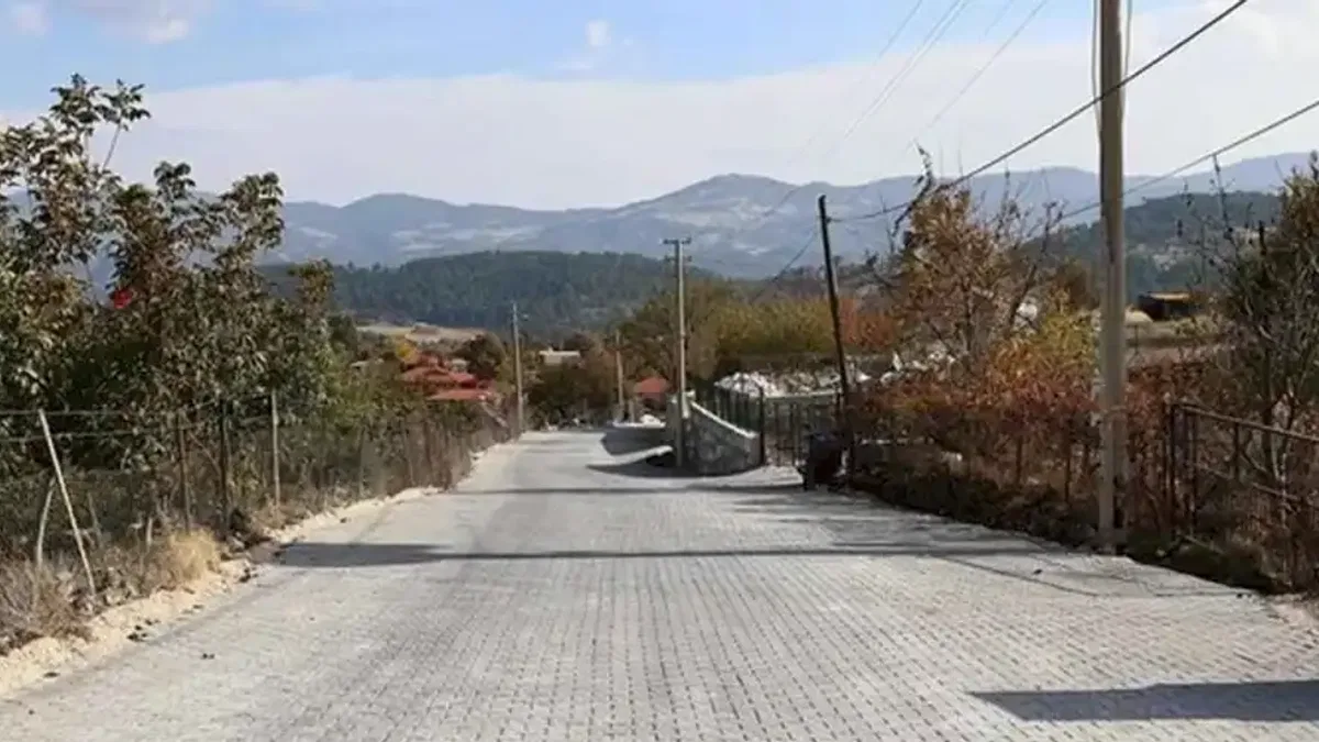 Denizli'de kilit parke çalışmalarıyla modern yol konforu