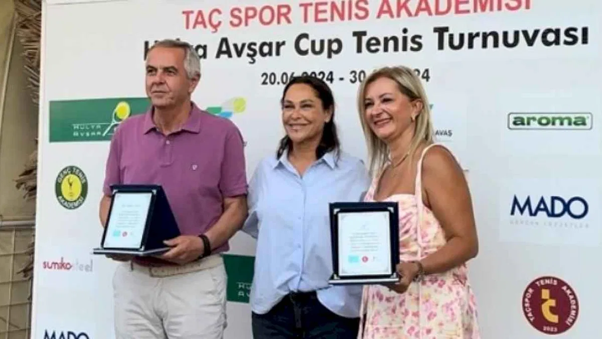 Hülya Avşar Cup'ta ödül zamanı