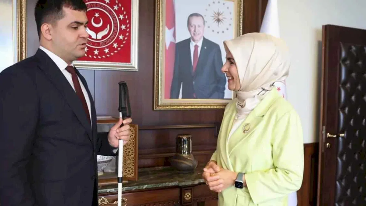 Türkiye'nin ilk görme engelli hakim yardımcısı görevde
