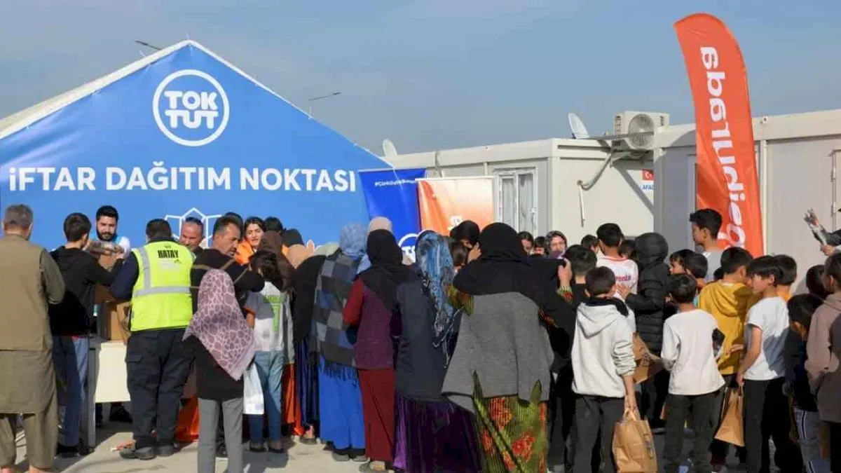 Antakya'da 5 bin kişiye sıcak yemek dayanışması